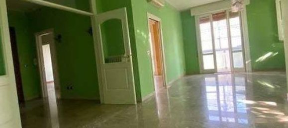 5 rooms Apartment in Modena, Italy No. 28340 4