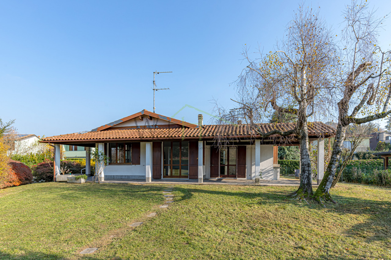 2 bedrooms Villa in Tavernerio, Italy No. 167657