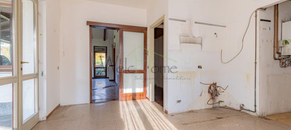 2 bedrooms Villa in Tavernerio, Italy No. 167657 12
