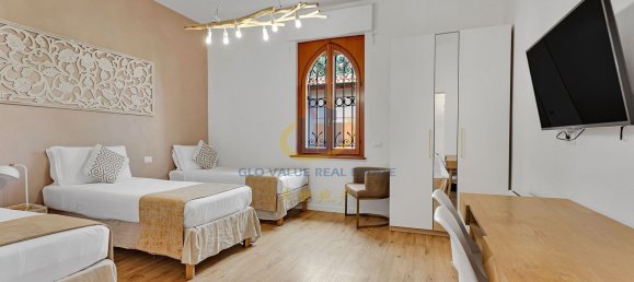 8 bedrooms Villa in Milan, Italy No. 364249 14