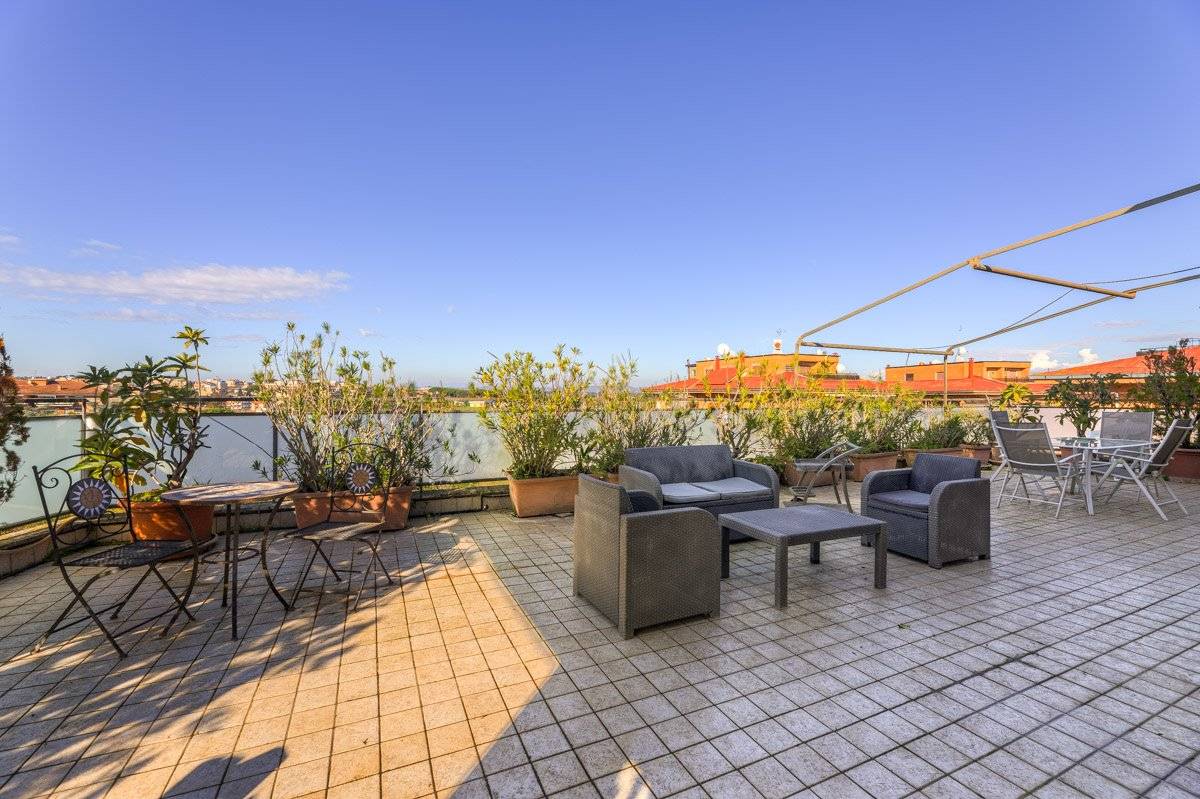 3 bedrooms Penthouse in Rome, Italy No. 209026