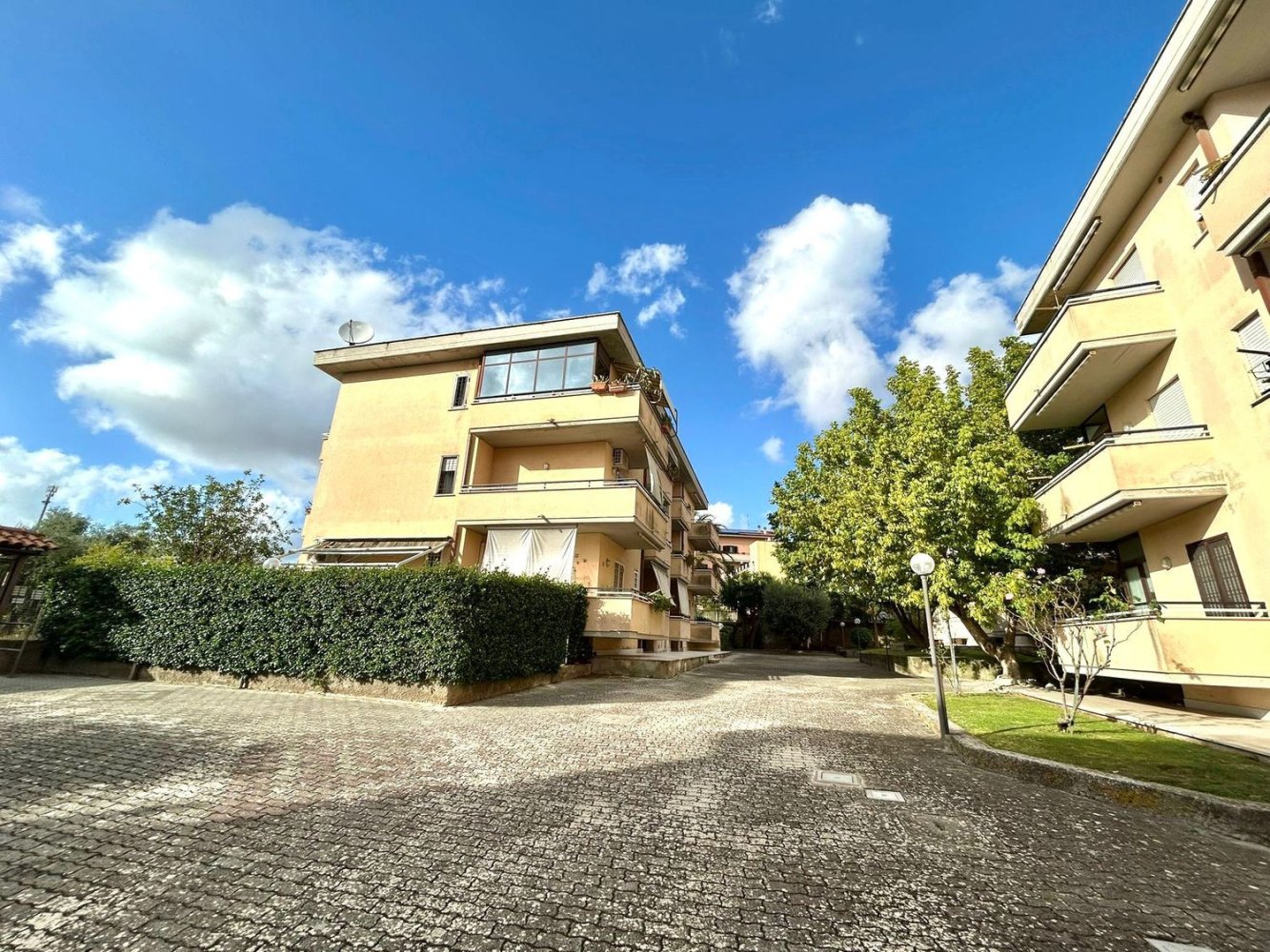 Apartamento de 4 dormitorios en Aprilia, Italy No. 347510