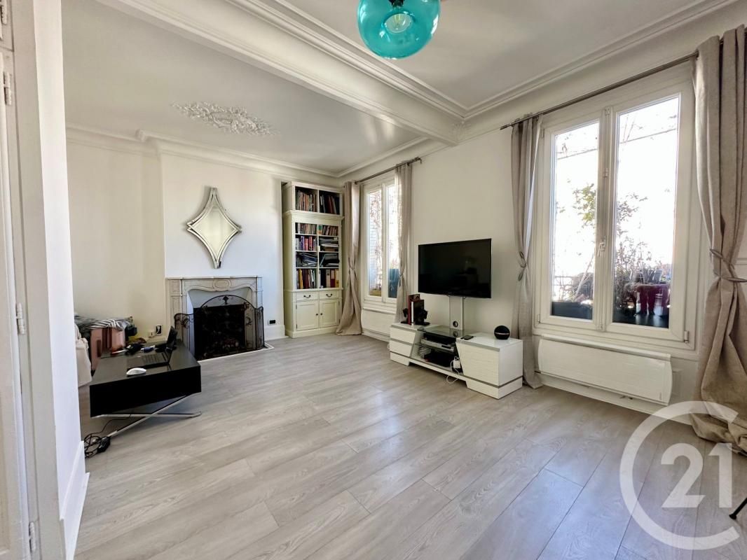 1 bedroom Apartment in Charenton-le-Pont, France No. 121432