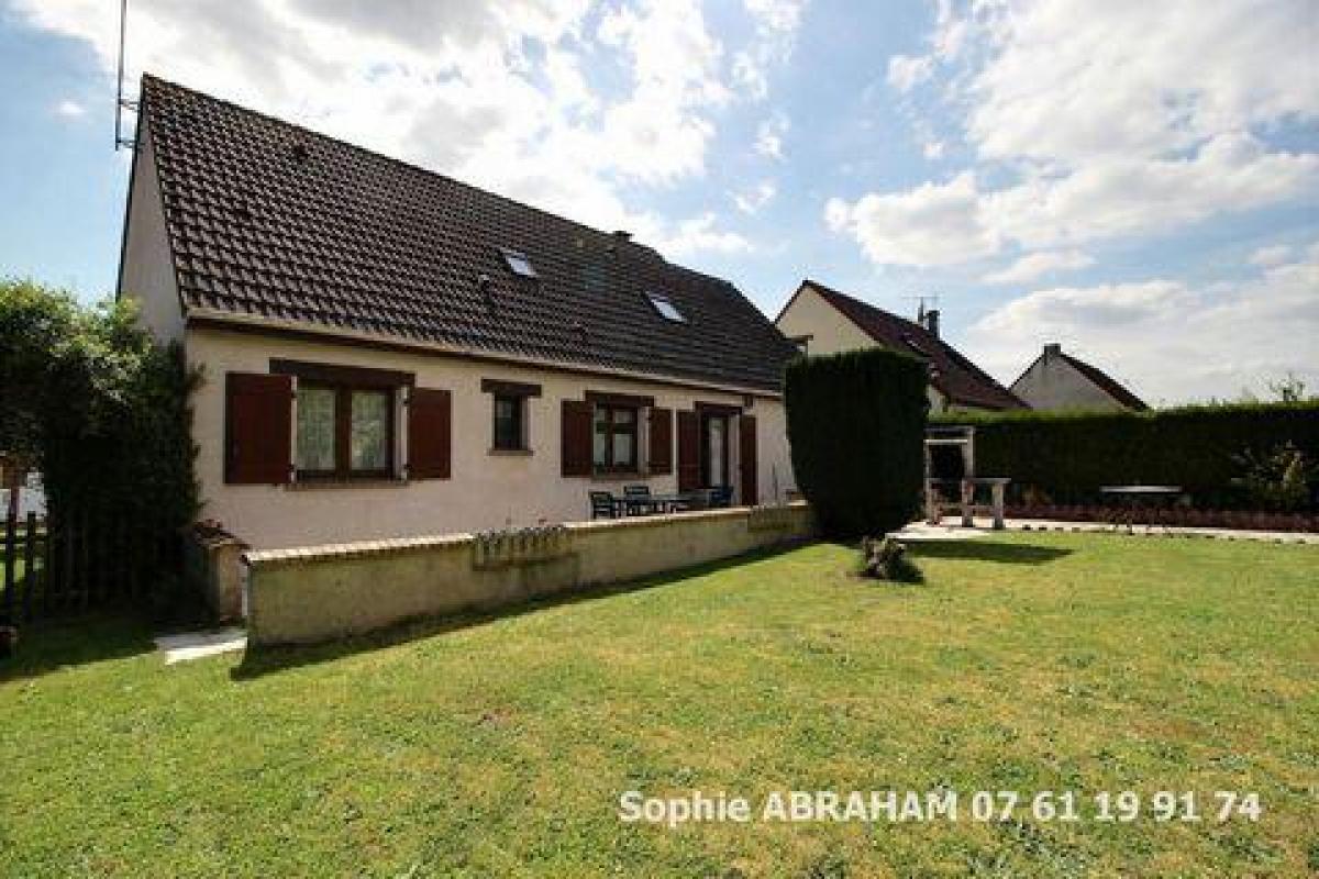 5 bedrooms House in Angerville, France No. 2481