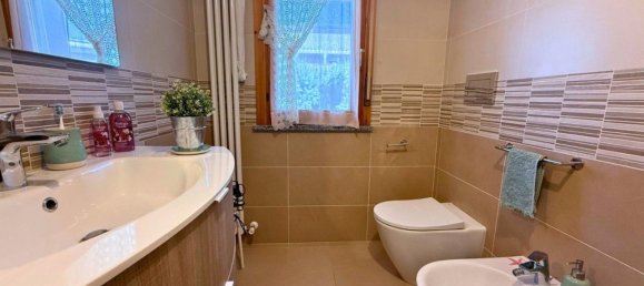 5 bedrooms Apartment in Reggio Emilia, Italy No. 323412 25