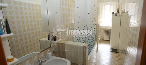 4 rooms Apartment in Valenzano, Italy No. 16463 17