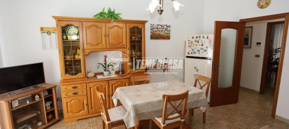 4 rooms Apartment in Valenzano, Italy No. 16463 2