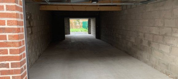 Garage in Amiens, France, Nr. 319062 2