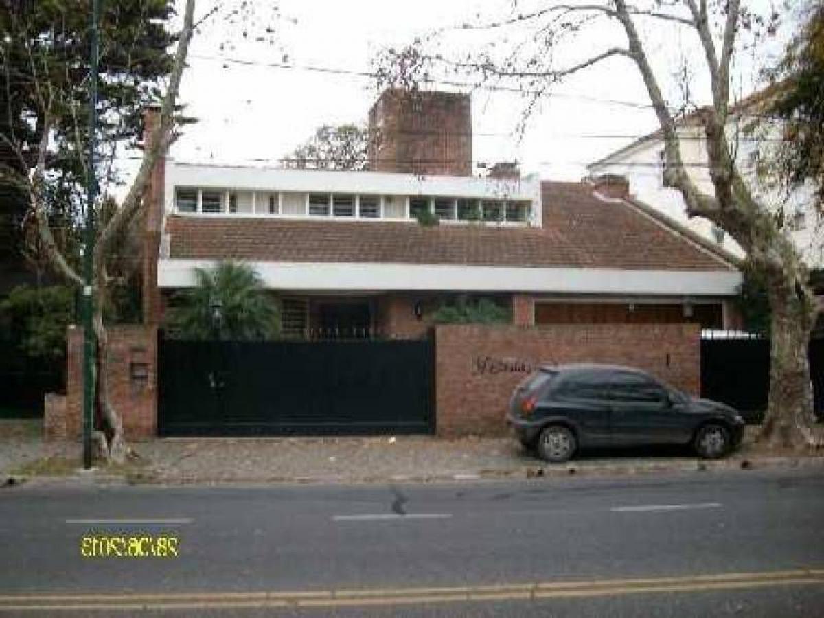 Casa de 4 dormitorios en San Isidro, Argentina No. 6916