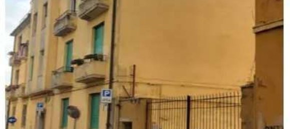 3 rooms Apartment in Livorno, Italy No. 41754 22