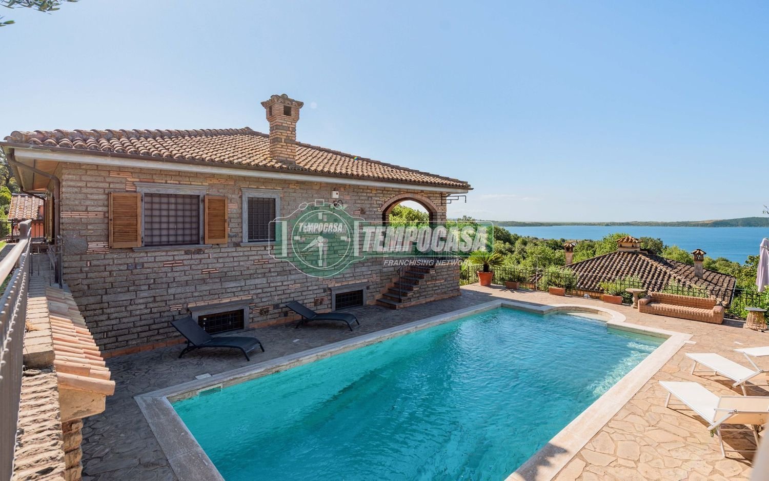 Villa de 6 habitaciónes en Trevignano Romano, Italy No. 298424