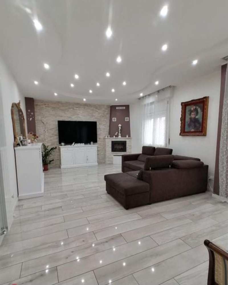 Casa de 8 dormitorios en Sassuolo, Italy No. 403360