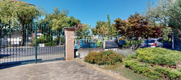 2-salle Appartement à Bra, Italy No. 293678 4