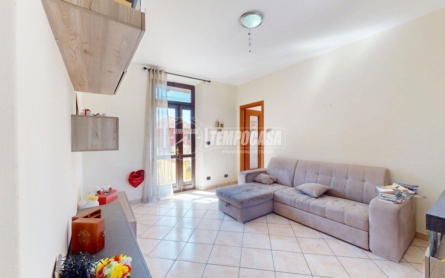 2-salle Appartement à Bra, Italy No. 293678