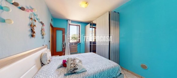 2-salle Appartement à Bra, Italy No. 293678 10