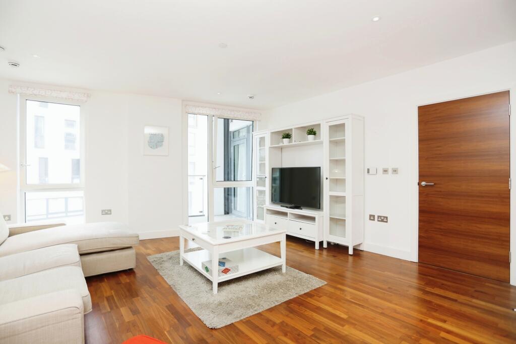 3 bedrooms Apartment in London, United Kingdom No. 10510