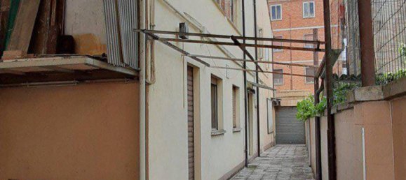 8 rooms House in Ferrara, Italy No. 123460 6