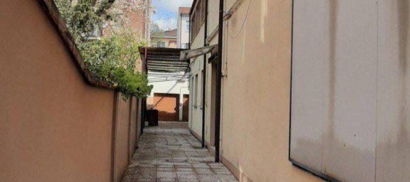 8 rooms House in Ferrara, Italy No. 123460 4