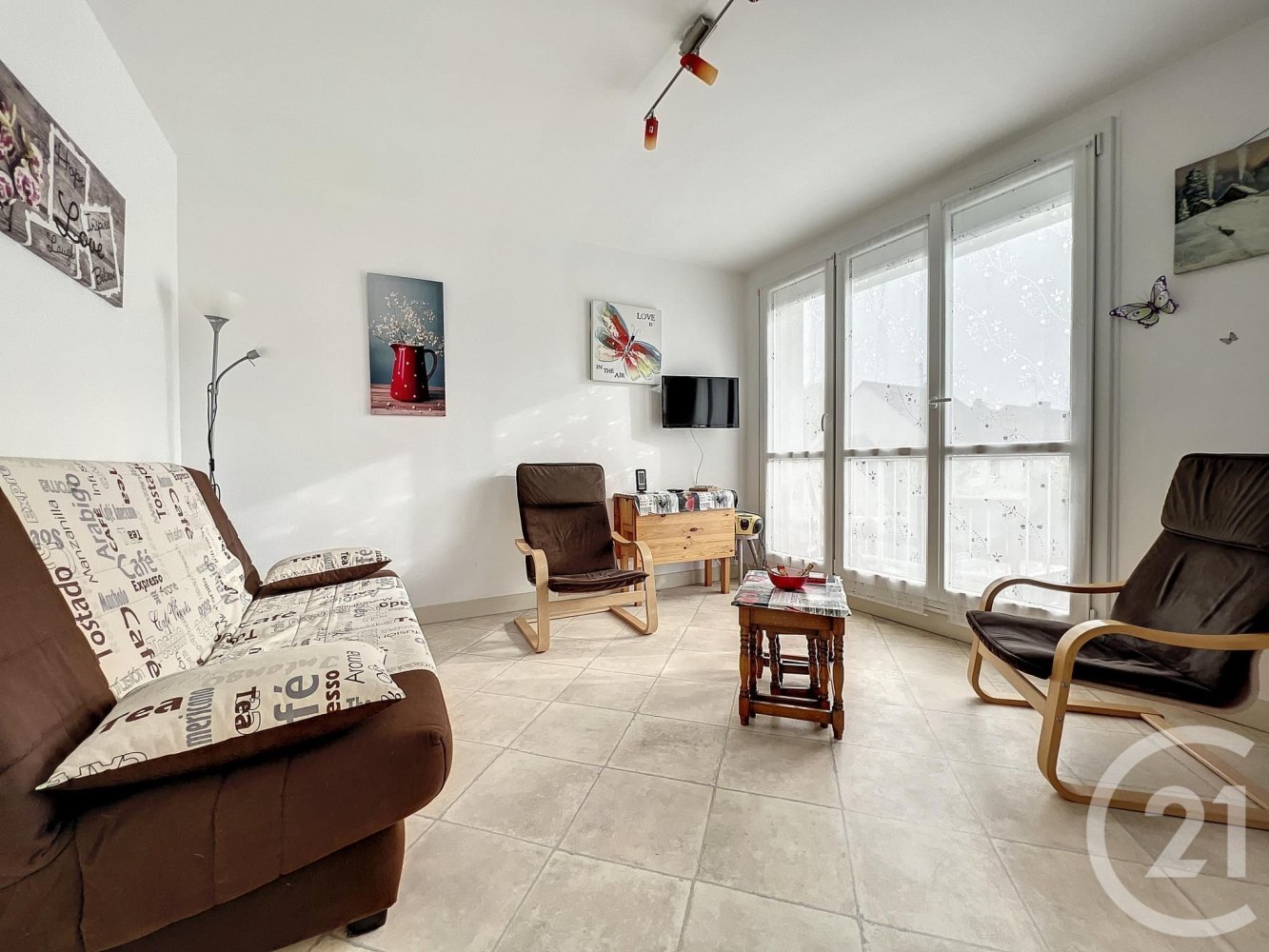 Studio in Troyes, France No. 155433