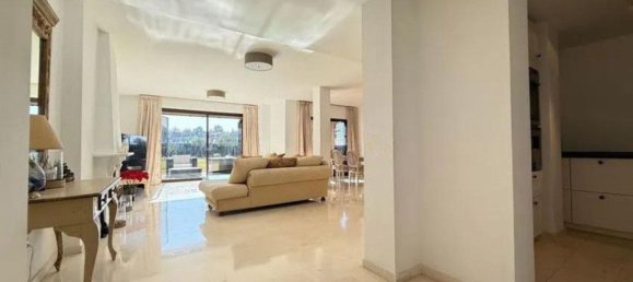 3 Schlafzimmer Wohnung in Estepona, Spain, Nr. 184127 8