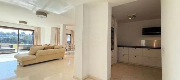 3 Schlafzimmer Wohnung in Estepona, Spain, Nr. 184127 2