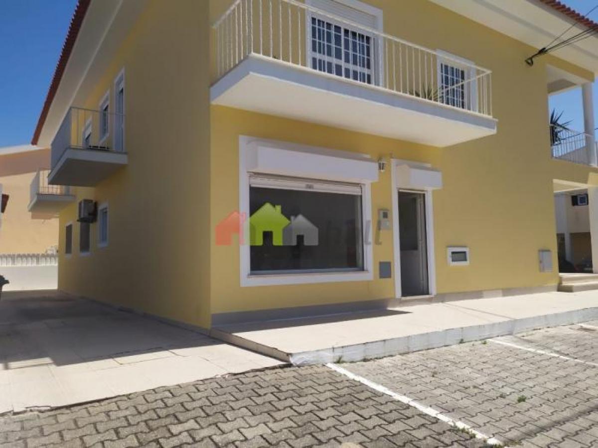 48m² Shop in Seixal, Portugal No. 1954