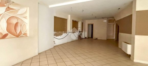 64m² Commercial property in Salò, Italy No. 335629 17