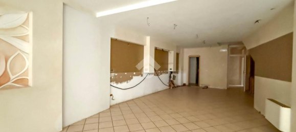 64m² Commercial property in Salò, Italy No. 335629 9