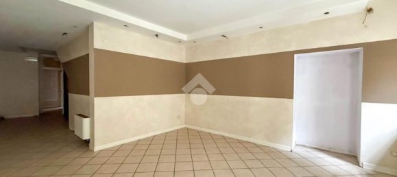 64m² Commercial property in Salò, Italy No. 335629 4