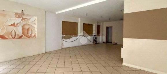 64m² Commercial property in Salò, Italy No. 335629 2