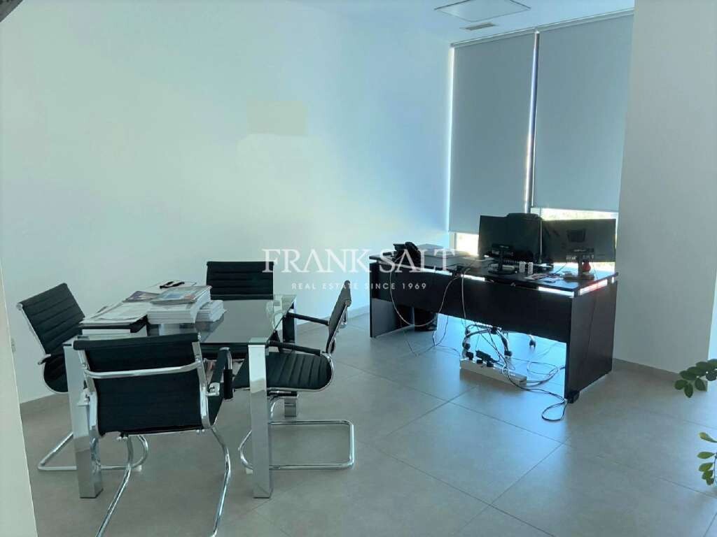 850m² Office in Santa Venera, Malta No. 12078