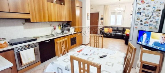 4 rooms Apartment in Perugia, Italy No. 33284 4