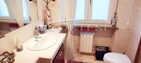 4 rooms Apartment in Perugia, Italy No. 33284 5
