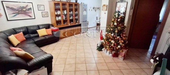 4 rooms Apartment in Perugia, Italy No. 33284 2