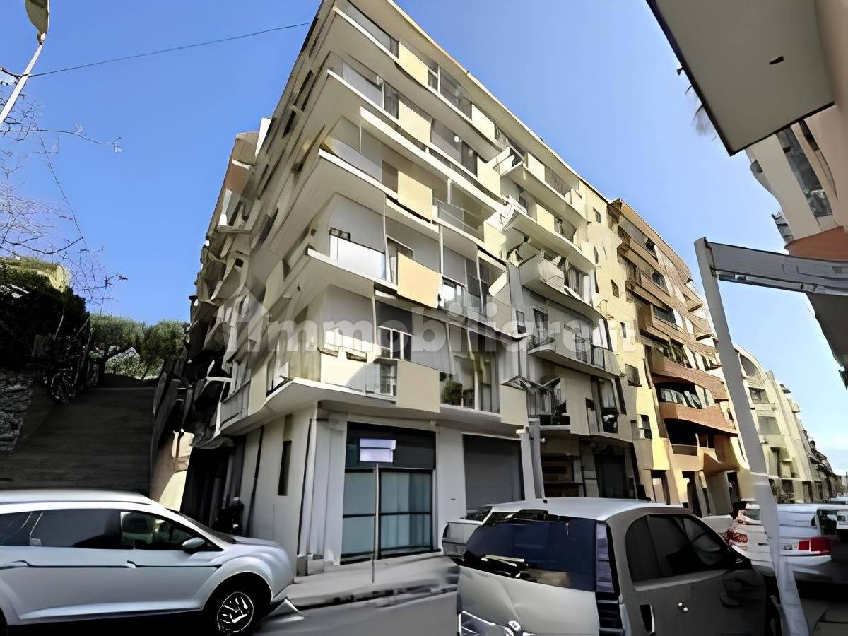 4 bedrooms Apartment in Messina, Italy No. 51842