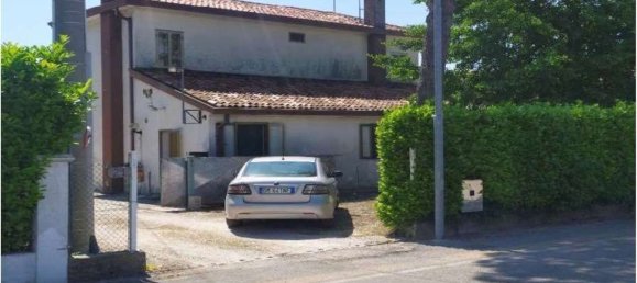 Дом с 7 комнатами в Эраклея, Италия № 258787 2