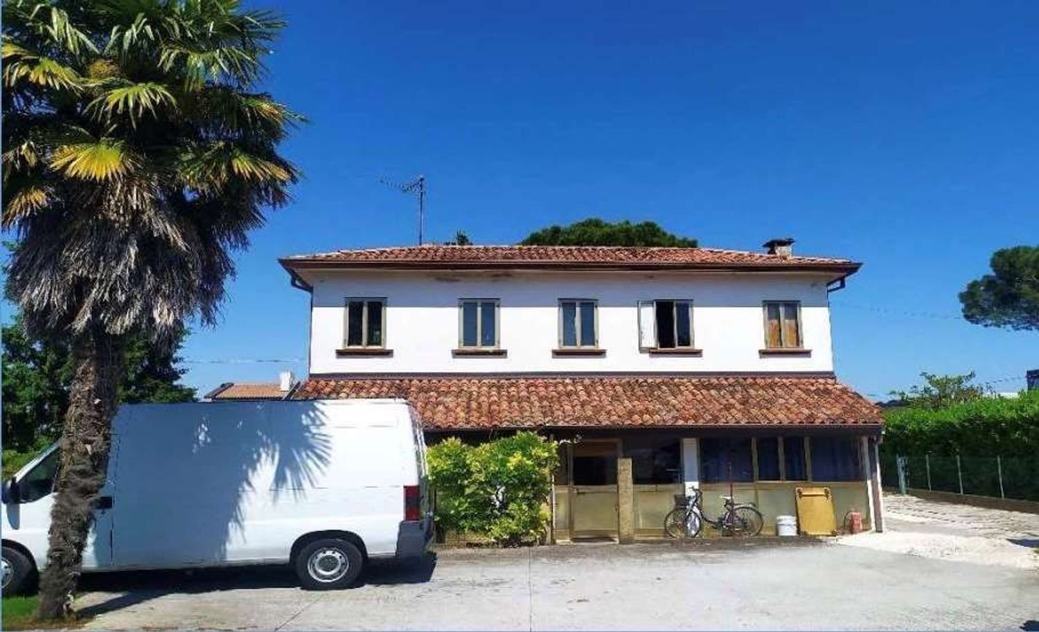 Дом с 7 комнатами в Эраклея, Италия № 258787