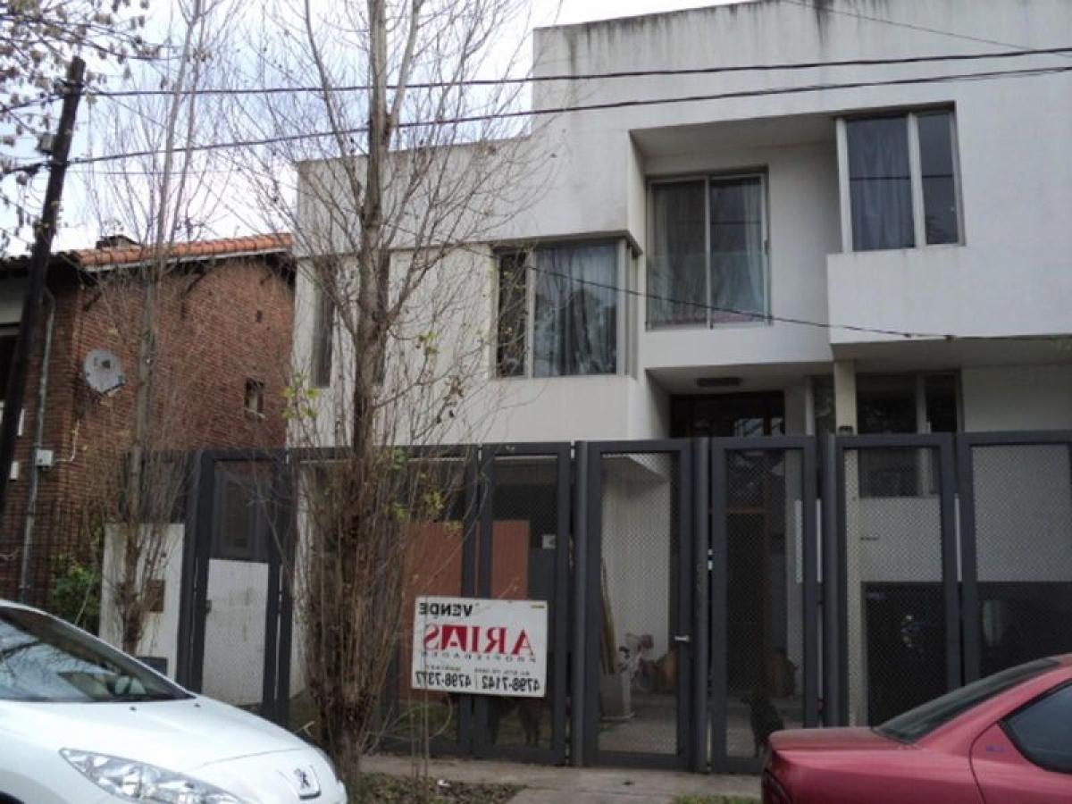 Casa de 5 dormitorios en San Isidro, Argentina No. 84854