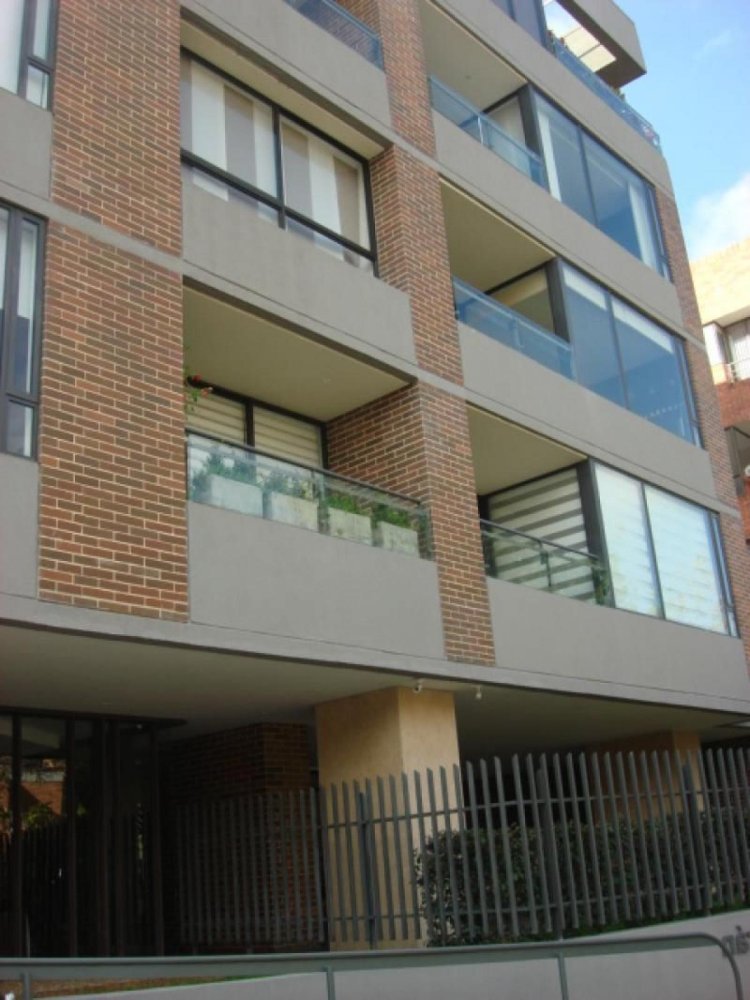 Casa de 3 dormitorios en Bogotá, Colombia No. 13894