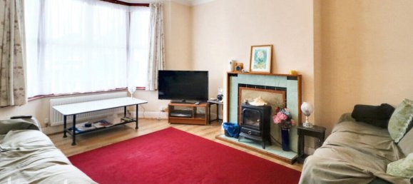 3 bedrooms House in Gravesend, United Kingdom No. 4925 2