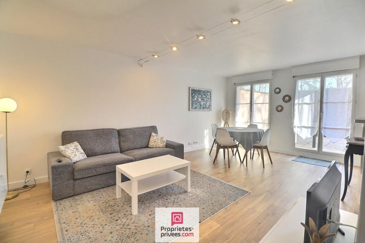 2 bedrooms Apartment in Acheres, France No. 187806