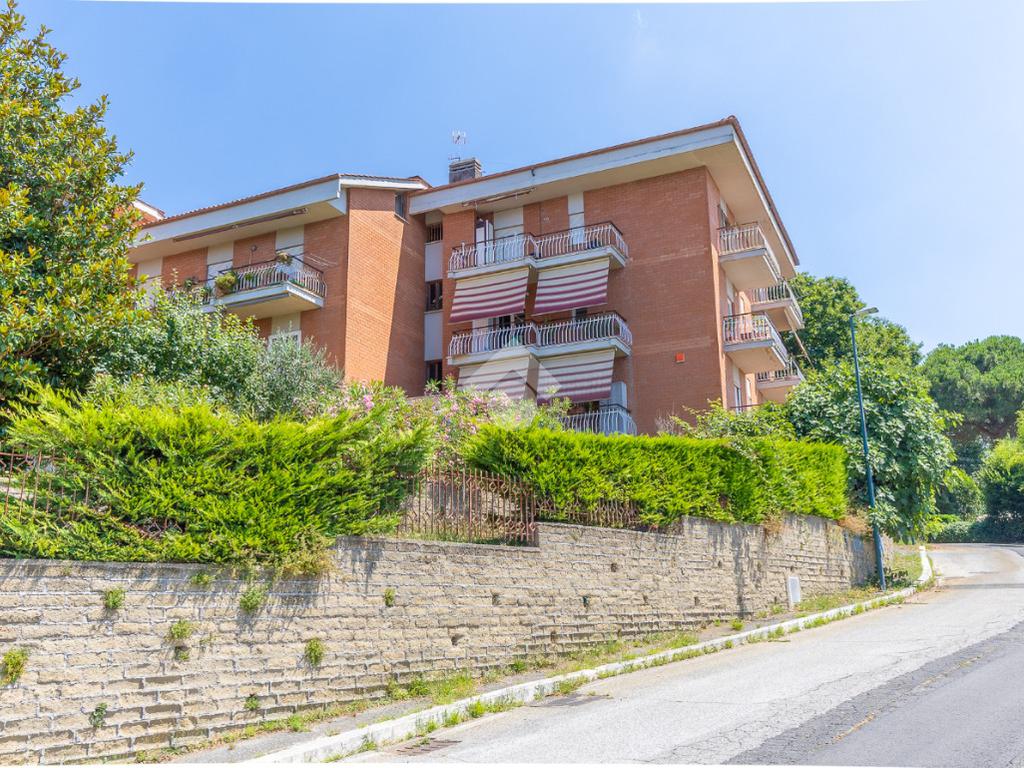 Apartamento de 3 habitaciónes en Ariccia, Italy No. 353021