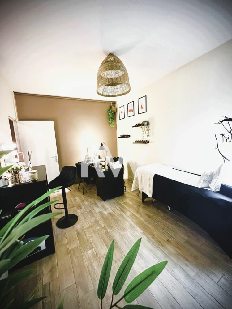 2 rooms Commercial property in Boulogne-Billancourt, France No. 122823