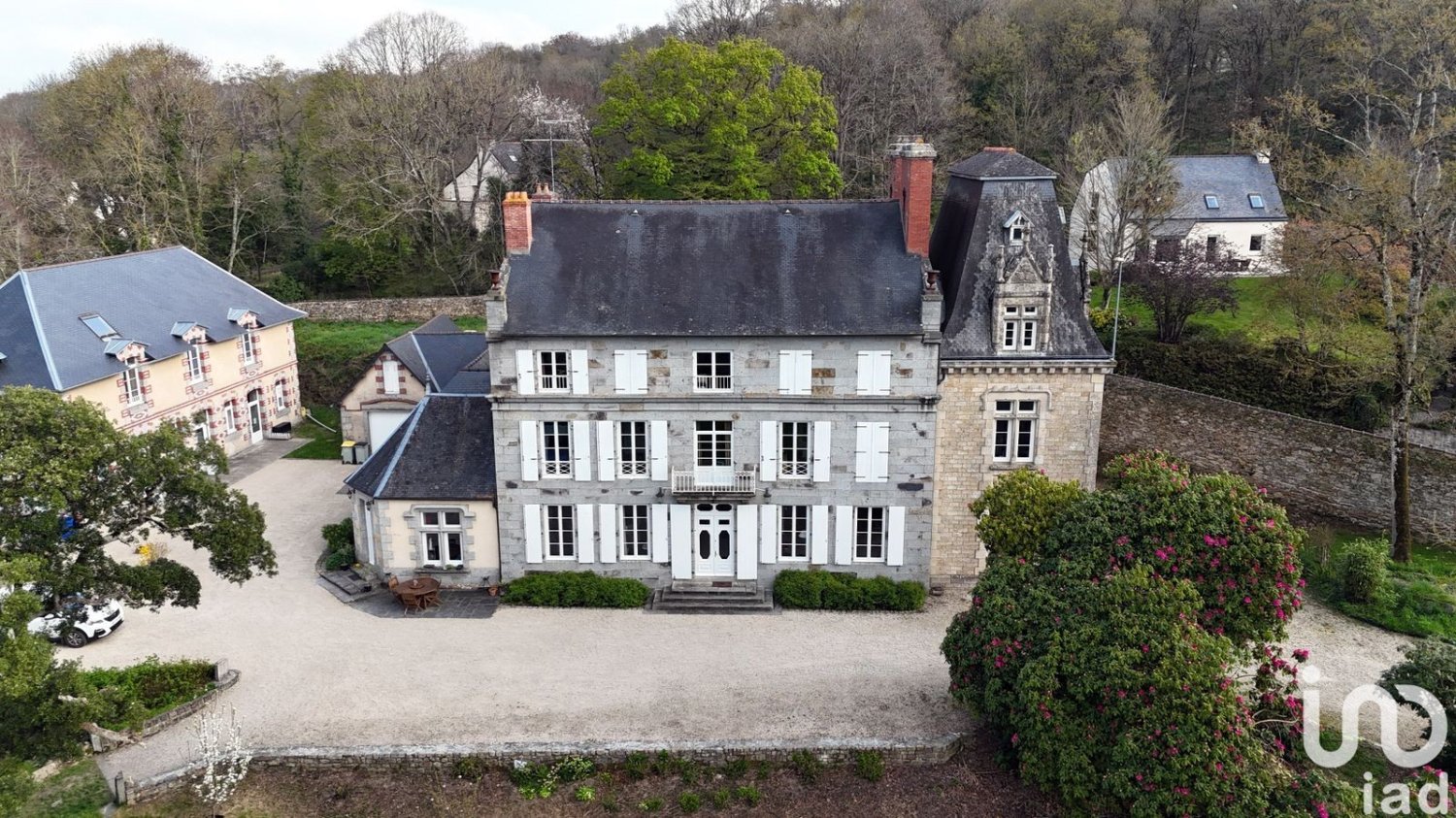 15 bedrooms Castles in Guingamp, France No. 297771