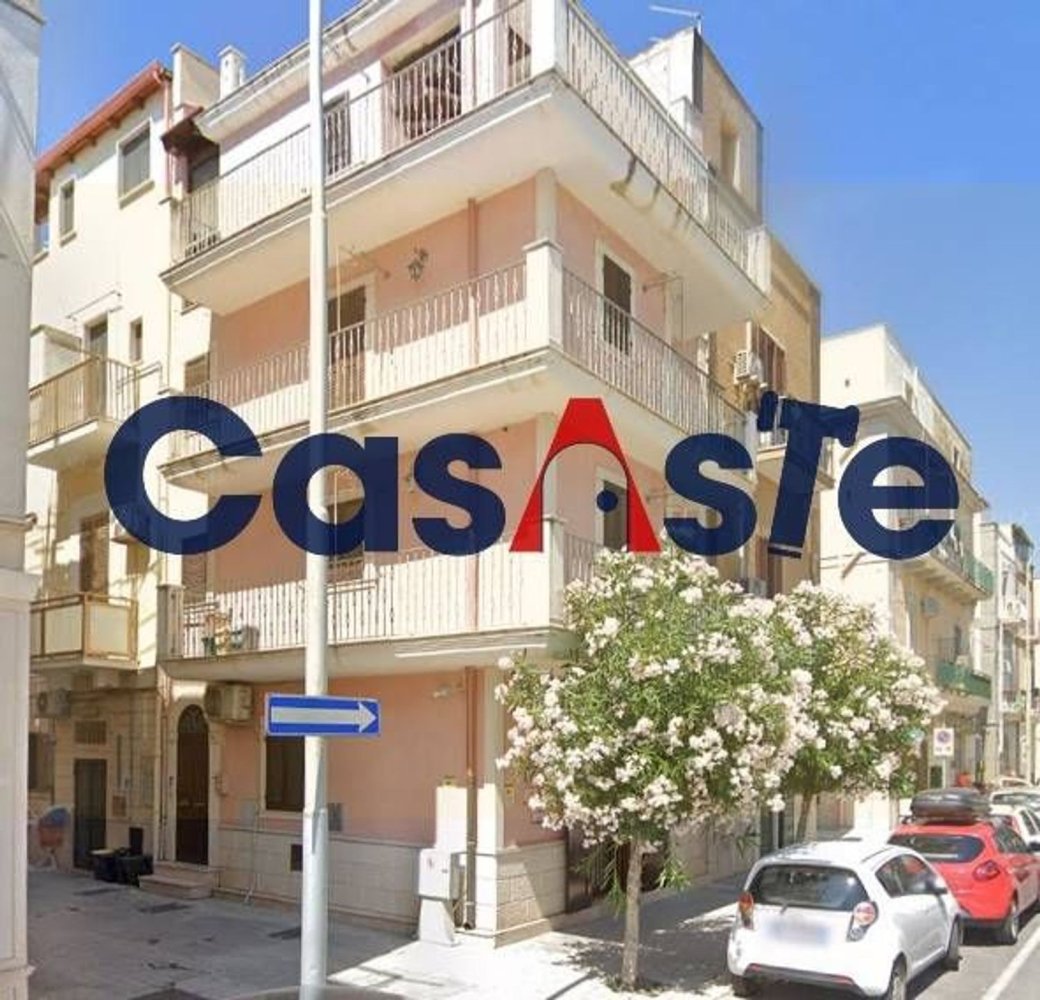 9 rooms Duplex in Margherita di Savoia, Italy No. 35034