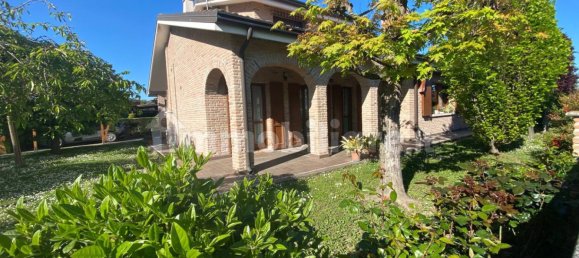 5 bedrooms Villa in Copparo, Italy No. 116631 3