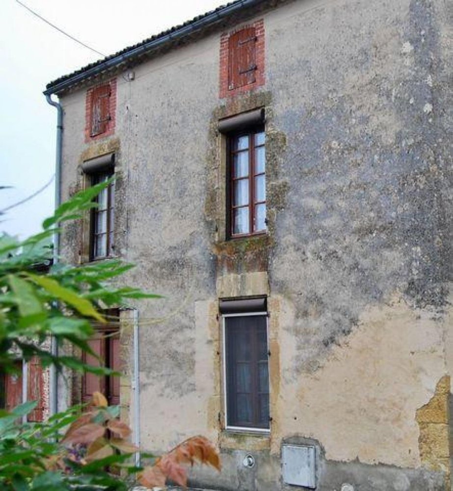 3 bedrooms House in Aignan, France No. 31810