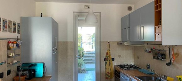 3 rooms Apartment in San Bartolomeo al Mare, Italy No. 18557 3