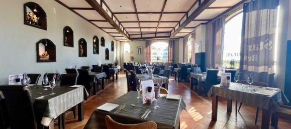 320m² Commercial property in Guardamar del Segura, Spain No. 184653 11