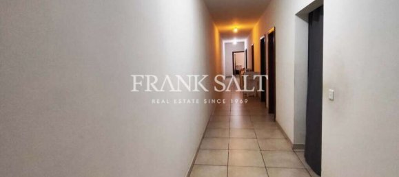 3 bedrooms Apartment in Hamrun, Malta No. 2486 4